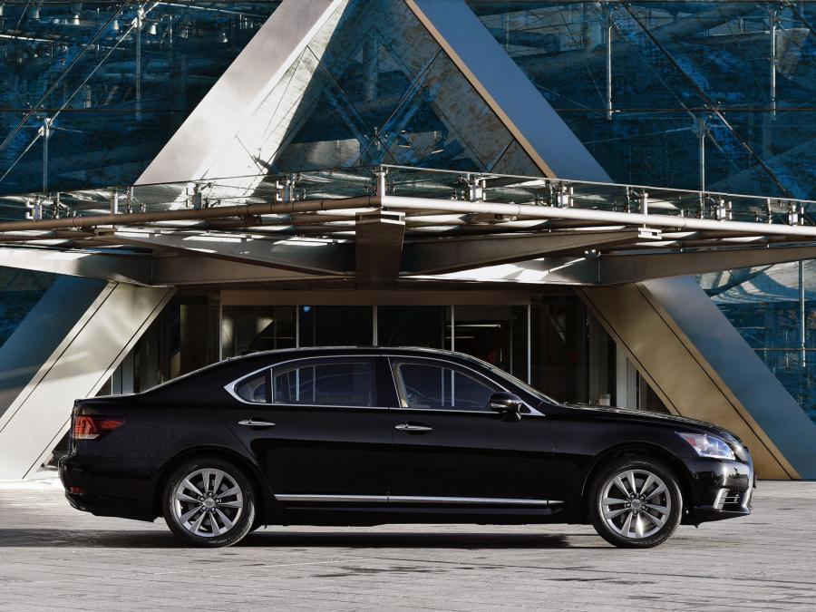  Lexus LS460L 2012 года  (EU) (фото 12 из 12)